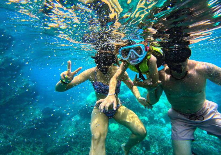 private-charter-boat-around-koh-tao-snorkel-paradise