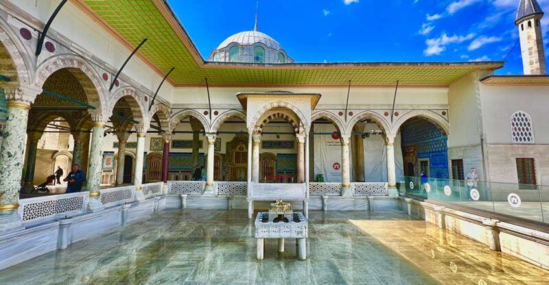 private-gourmet-food-tour-of-istanbuls-two-continents
