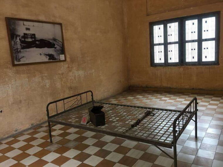 private-half-day-trip-to-genocidal-museum-killing-field