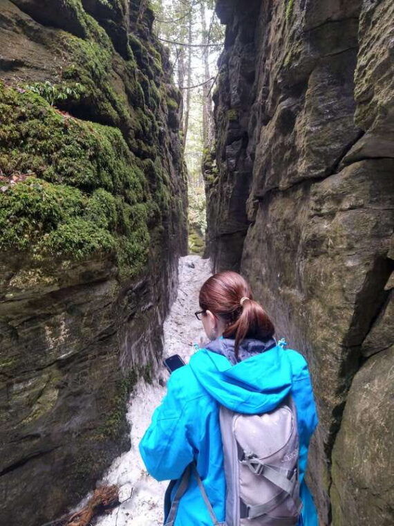 private-nottawasaga-bluffs-caves-hike-creemore-collingwood