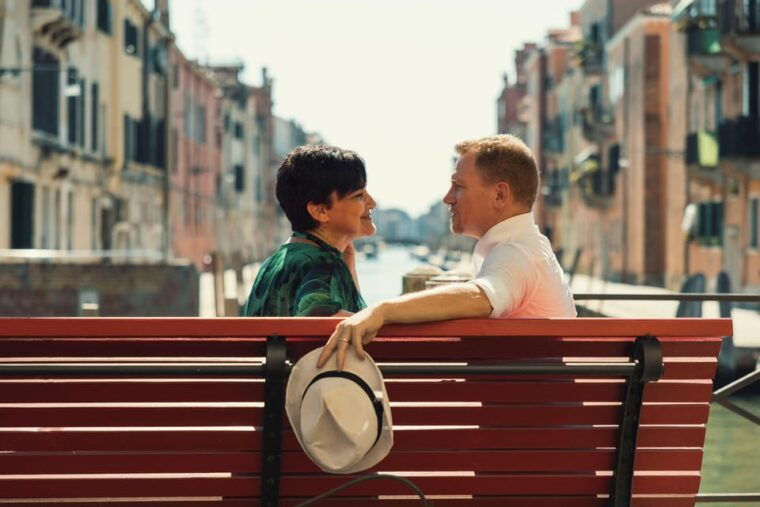 private-photoshoot-of-your-gondola-ride-in-venice