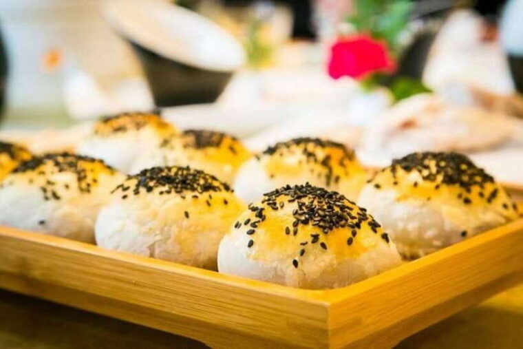 private-shanghai-street-food-tasting-and-old-town-walking
