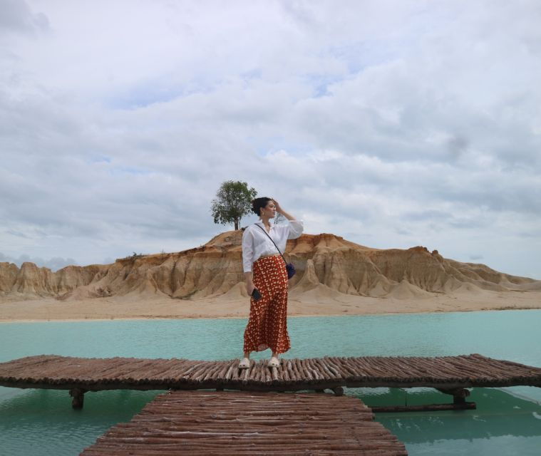 private-tour-blue-lake-sand-dunes-bintan