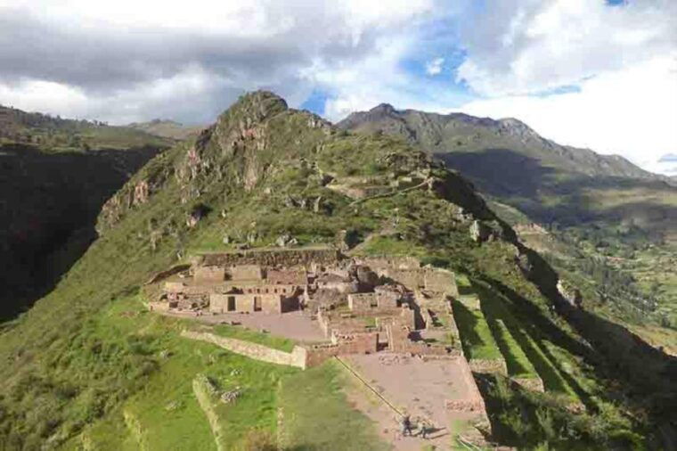 private-tour-sacred-valley-maras-and-machu-picchu-2-days