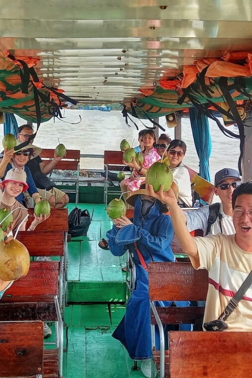 private-tour-to-mekong-delta-vinh-trang-pagoda-1-day