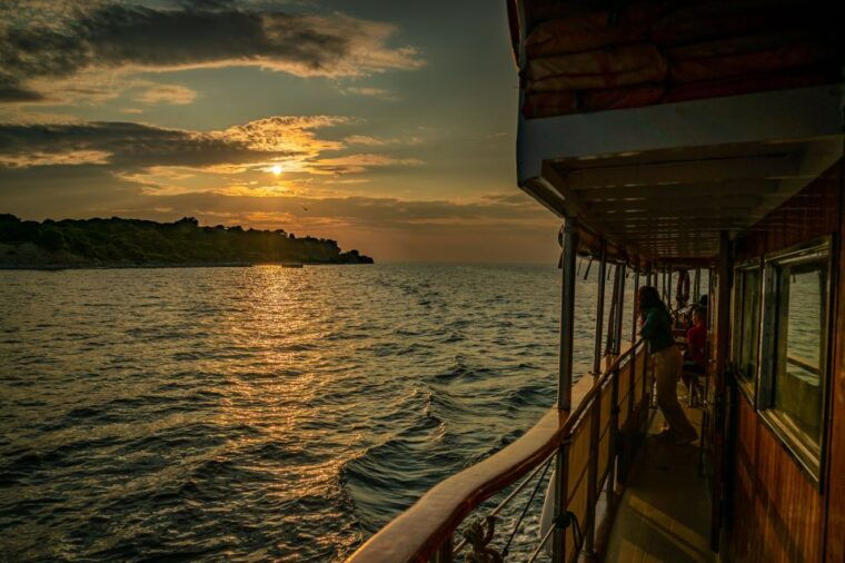 pula-brijuni-national-park-sunset-dolphins-dinner-cruise