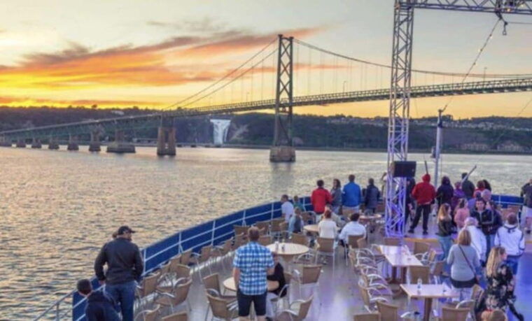 quebec-city-2-hour-cocktail-dj-evening-cruise