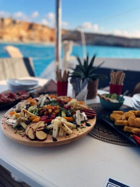 rethymno-sunset-catamaran-cruise-with-wine-and-snacks-2