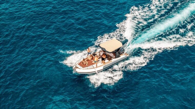 revenger-dinghy-charters