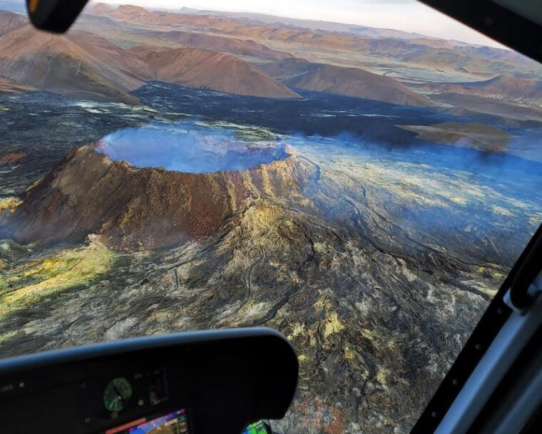 reykjavik-45-minute-volcano-sightseeing-helicopter-tour