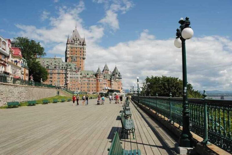 romantic-stroll-in-quebec-walking-tour-for-couples