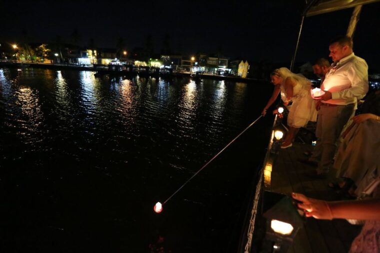 romantic-sunset-dinner-cruise-in-hoi-an