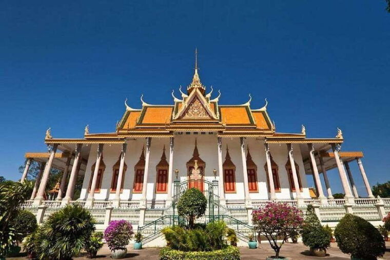 royal-palace-national-museum-wat-phnom-with-private-tour
