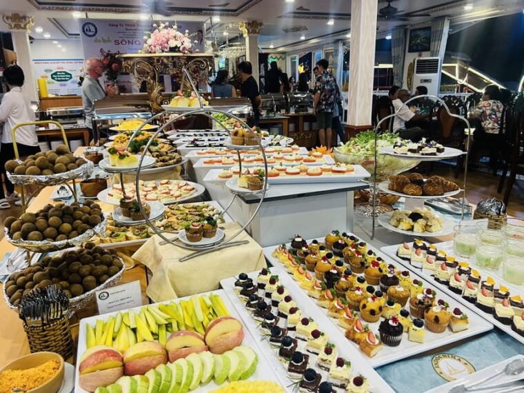 saigon-by-night-on-cruise-with-buffet-dinner