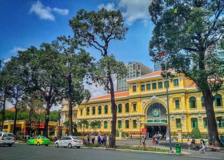 saigon-city-tour-in-the-morning-by-car