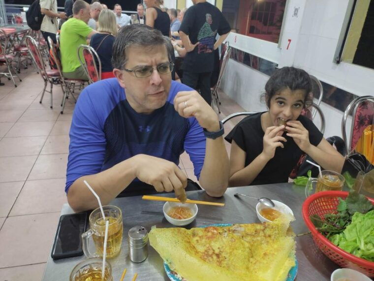 saigon-night-sightseeing-and-street-food-tour-by-vespa