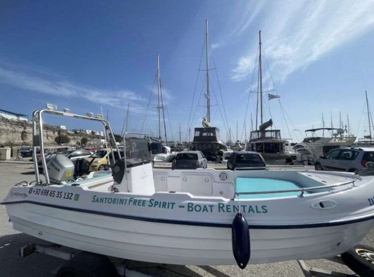 santorini-license-free-boat-rental-with-snorkeling-gear