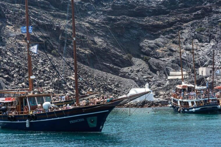 santorini-port-cruise-to-volcano-hot-springs-thirassia