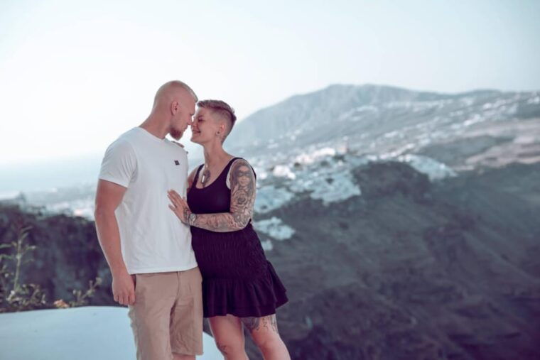 santorini-proposal-photoshoot-l-private-entry-to-blue-dome
