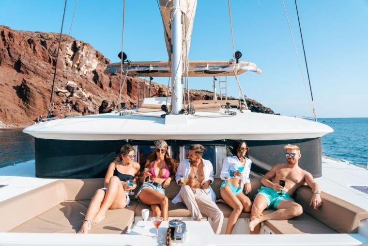 santorini-sunset-sailing-cruise-with-dinner-and-drinks