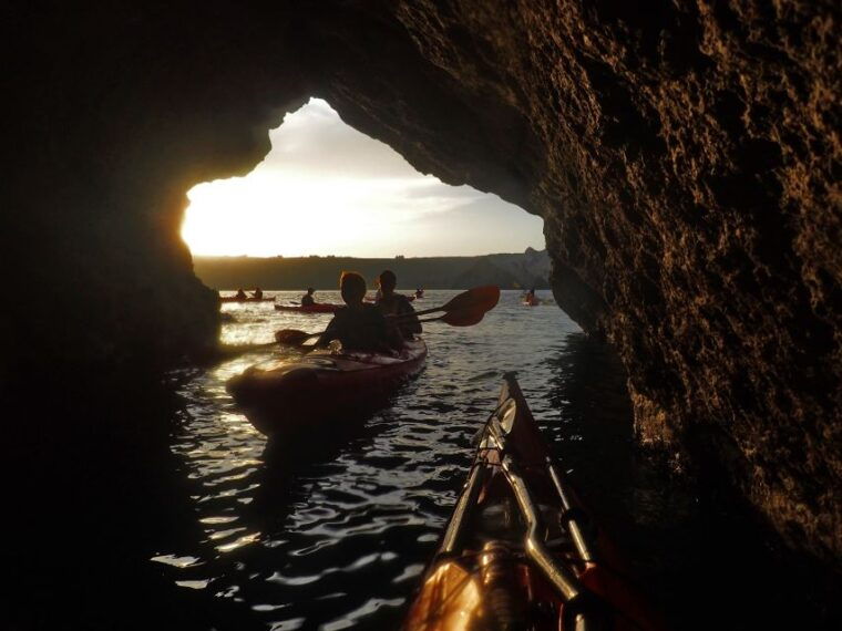 santorini-sunset-sea-kayak-with-light-dinner