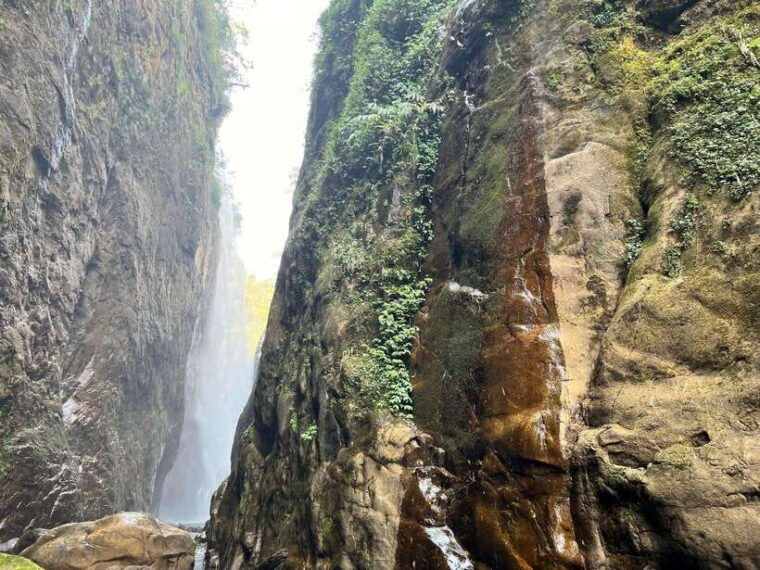 sapa-motorbike-tour-to-drgon-waterfall