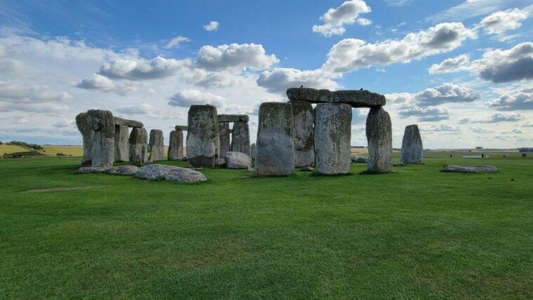 secrets-of-stonehenge-private-half-day-tour-from-bath-2