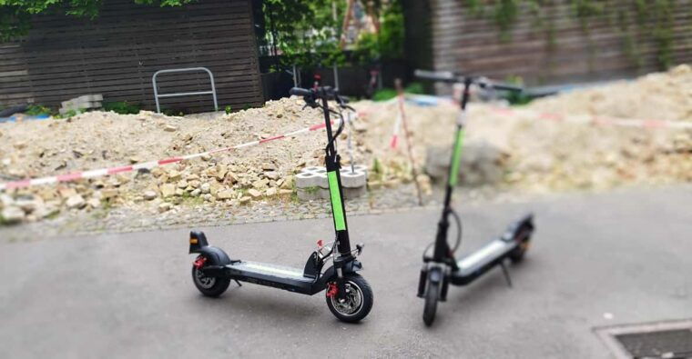 self-drive-e-scooter-shared-guide-in-small-groups