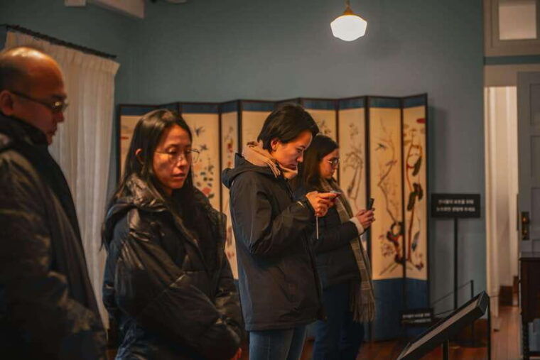 seoul-colonial-history-tour-with-prisonpalace-market-food