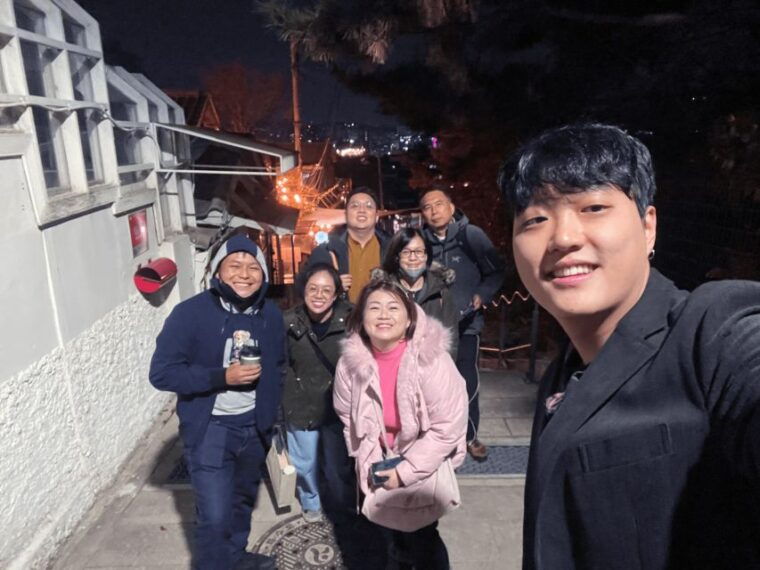seoul-guided-city-wall-sunset-hike-with-korean-dinner