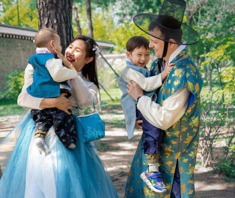 seoul-hanbok-rental-with-gyeongbokgung-palace-entry