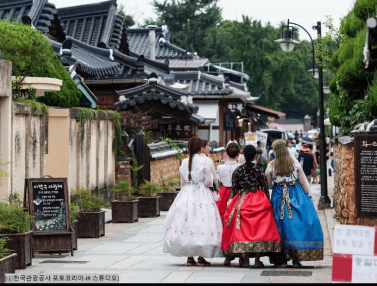 seoul-maisan-cherry-blossom-and-jeonju-hanok-day-tour