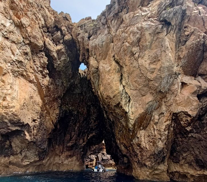 sesimbra-sesimbra-and-espichel-grotto-tour