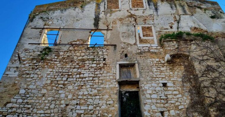 shadows-of-the-past-corfu-town-dark-history-walking-tour-2