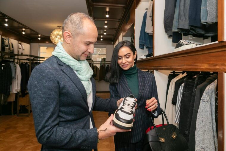 shopping-in-venice-with-a-personal-stylist