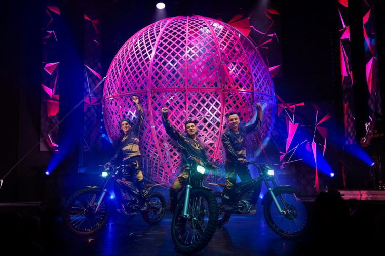 showcafe-wintergarten-variete-variete-gaga-the-crazy-berlin-show