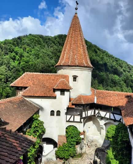 sibiu-draculas-castle-and-dino-park-day-trip