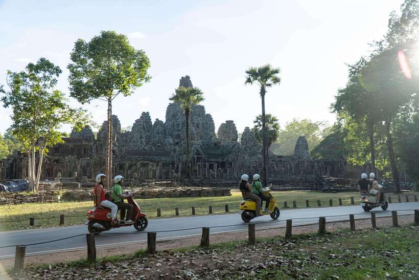 siem-reap-angkor-twilight-boat-vespa-adventure