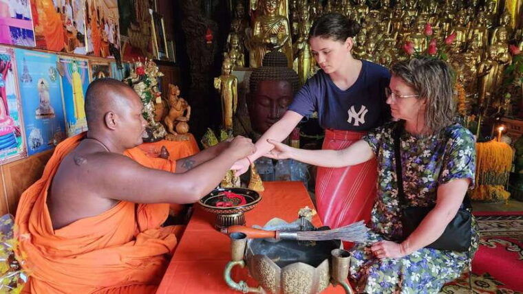 siem-reap-cambodian-buddhist-water-blessing-and-local-market-4