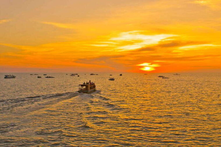 siem-reap-floating-village-and-sunset-private-boat-tour