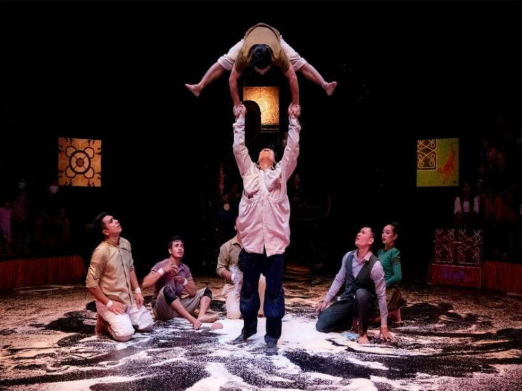 siem-reap-phare-cambodian-circus-with-tuk-tuk-transfers