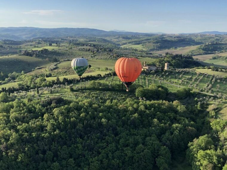 siena-balloon-flight-over-tuscany-with-a-glass-of-wine