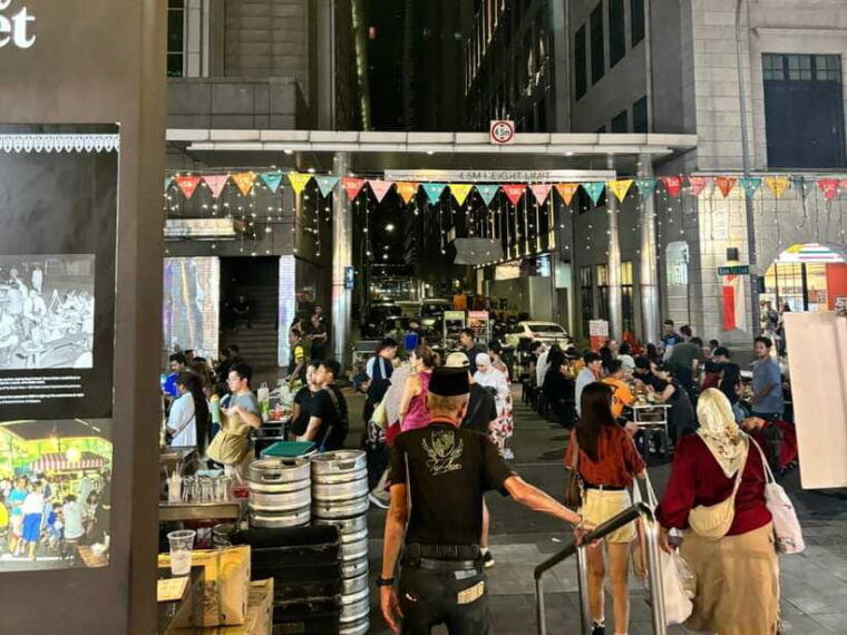 signature-urban-night-tour-sunset-street-food-in-singapore