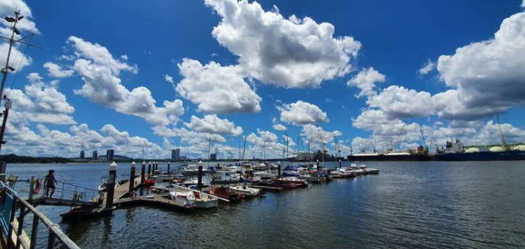 singapore-guided-boat-tour-and-kelong-fish-farm-visit