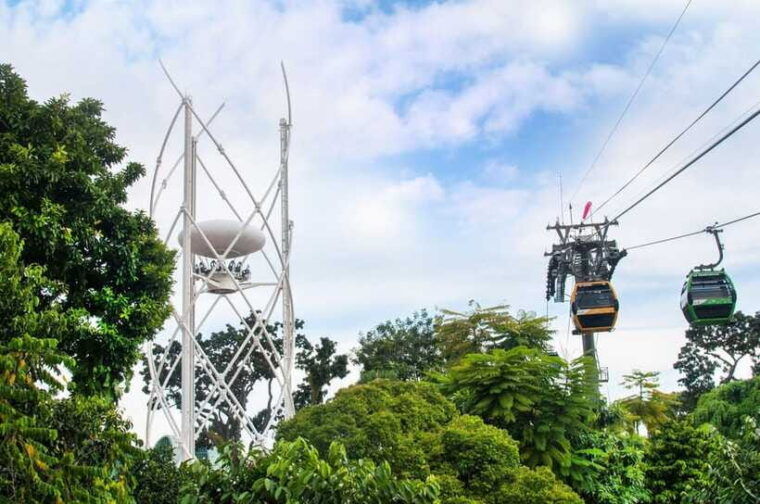 singapore-skyhelix-sentosa-open-air-gondola-ride