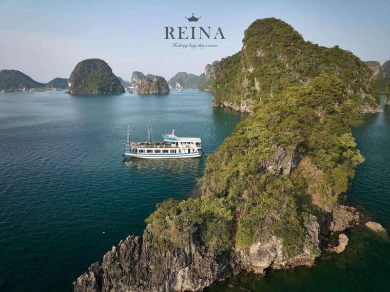small-deluxe-cruise-in-halong-bay-day-with-lunch-and-sunset
