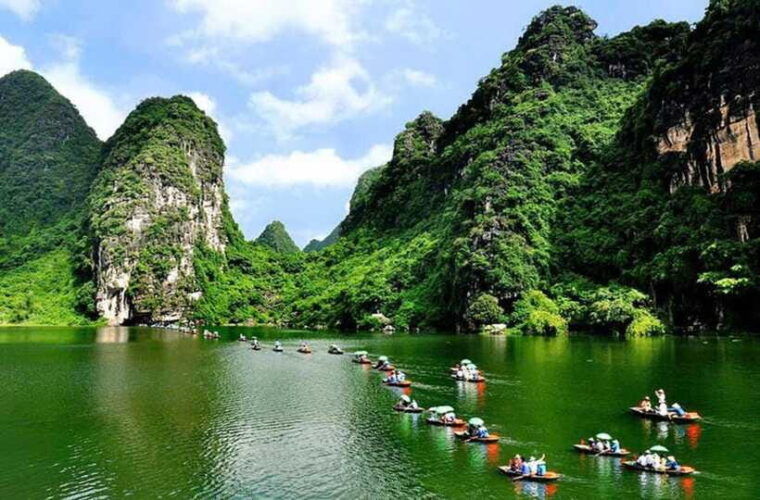 small-group-tour-2d1n-from-hanoi-to-ninh-binh-trang-an