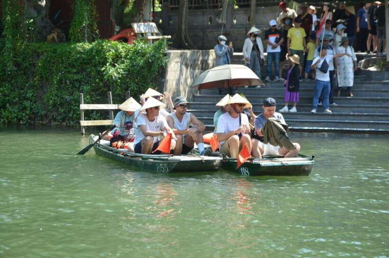 small-group-tour-hoa-lu-trang-an-mua-cave-from-ninh-binh