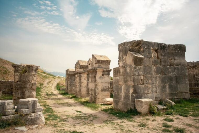 split-private-tour-to-salona-vitturi-castle-and-trogir