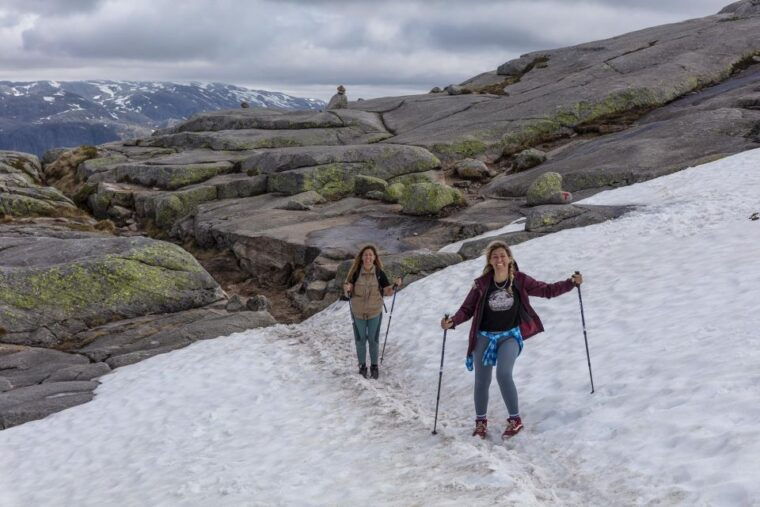 stavanger-kjerag-summer-hike-with-packed-lunch
